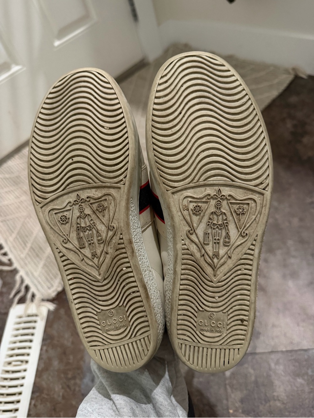 Authentic Gucci Runner - Picture 3 of 4